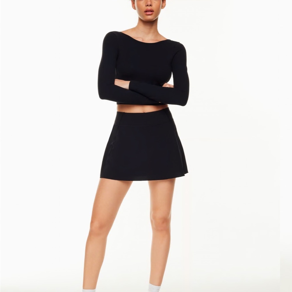Aritzia TNA Move Black Mini Tennis Skirt Never worn!